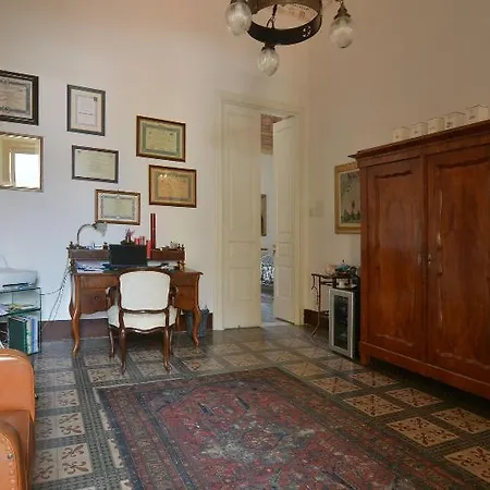 Di Charme Camelie Palazzo Nicotra Bed & Breakfast 3*