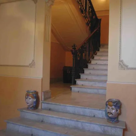Di Charme Camelie Palazzo Nicotra Bed & Breakfast 3*